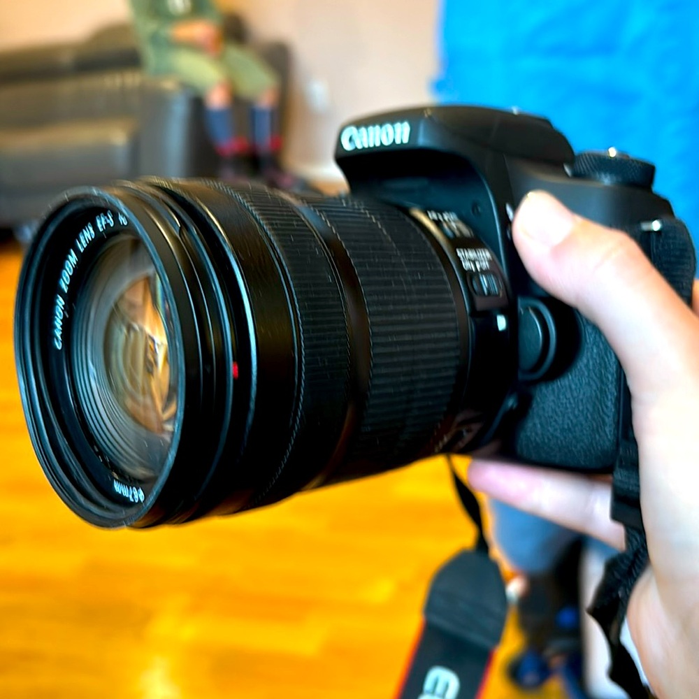 Used in great condition canon eos rebel t6s